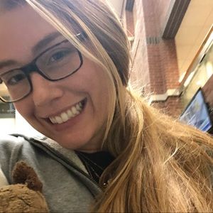 Meet your Posher, Elizabeth